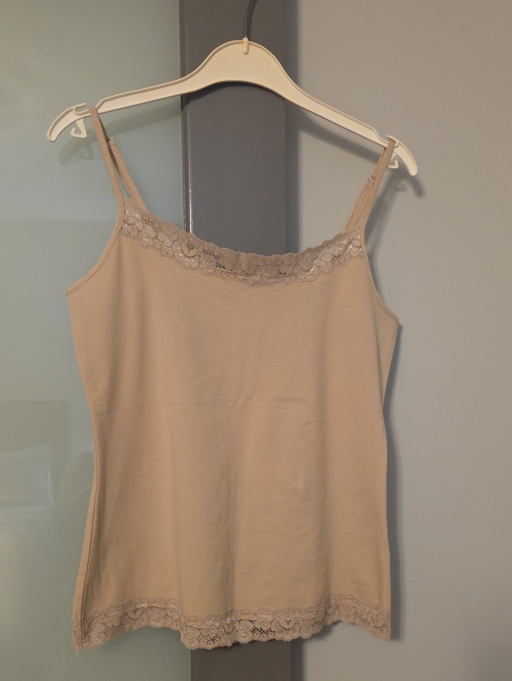 Reitmans Size M Stretch Camisole With Lace